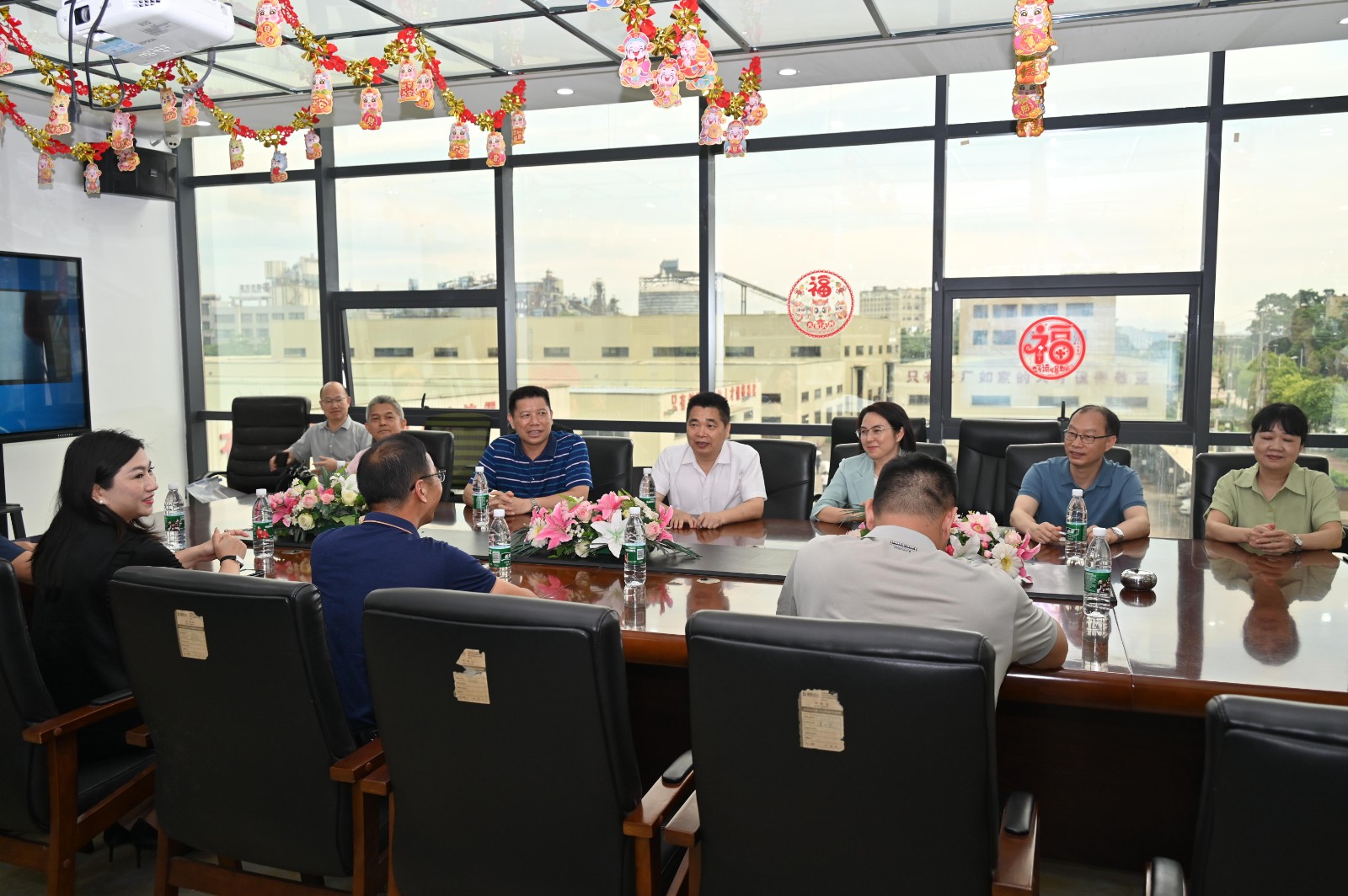 陽(yáng)江市人大常委會(huì) 引領(lǐng)新材料技術(shù)推廣服務(wù)，驅(qū)動(dòng)產(chǎn)業(yè)轉(zhuǎn)型升級(jí)